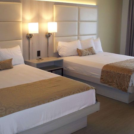 Ramada by Wyndham Burbank Airport Hotel Bagian luar foto