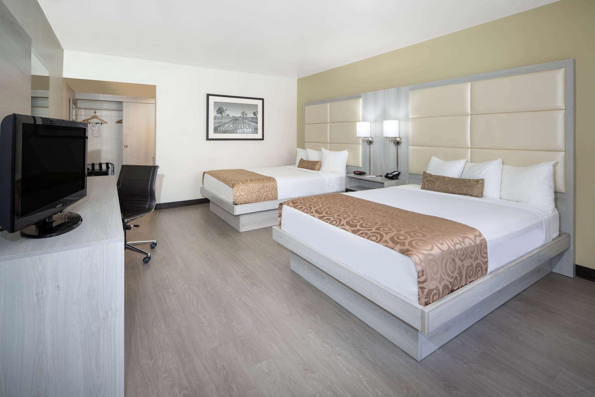 Ramada by Wyndham Burbank Airport Hotel Bagian luar foto
