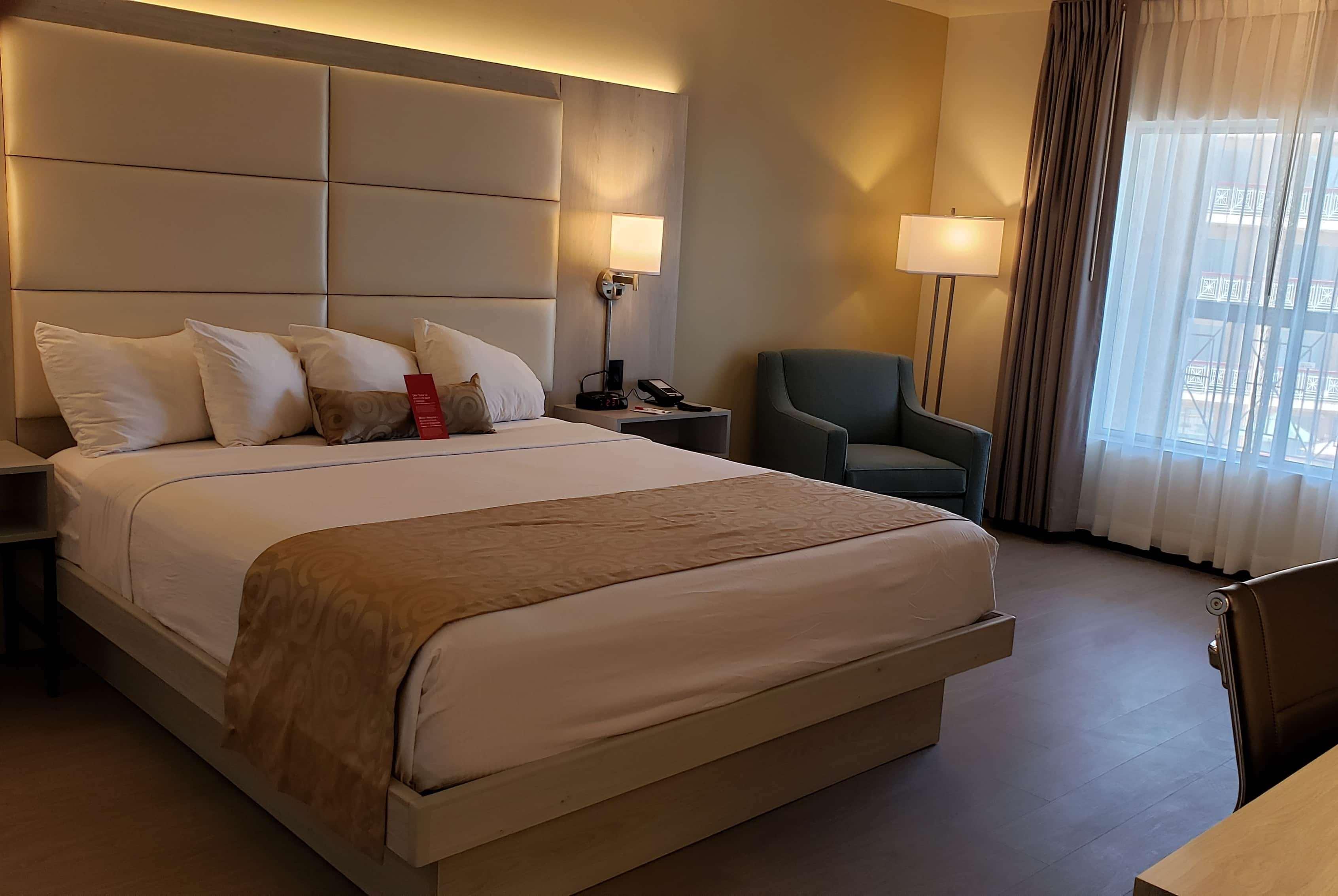 Ramada by Wyndham Burbank Airport Hotel Bagian luar foto