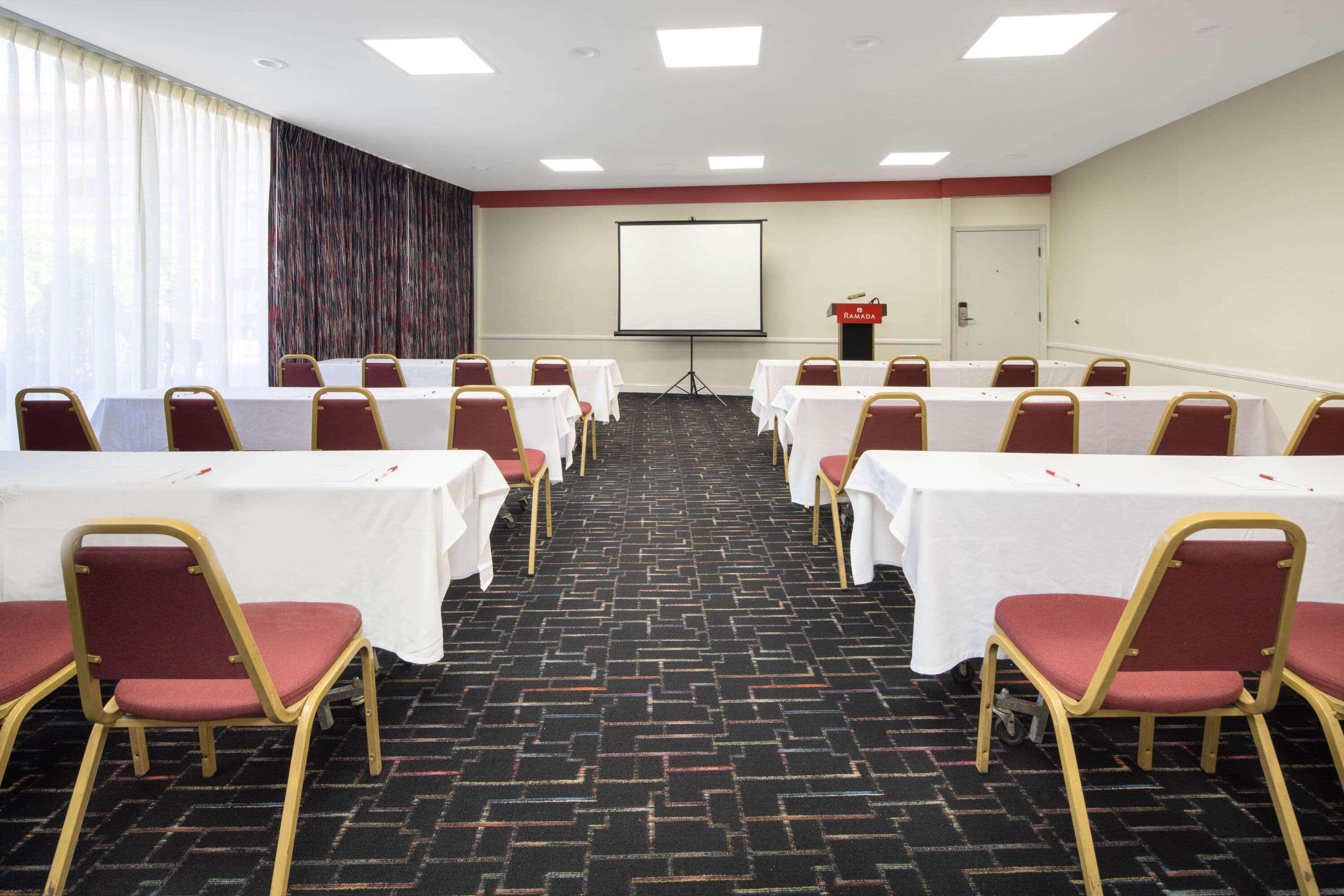 Ramada by Wyndham Burbank Airport Hotel Bagian luar foto