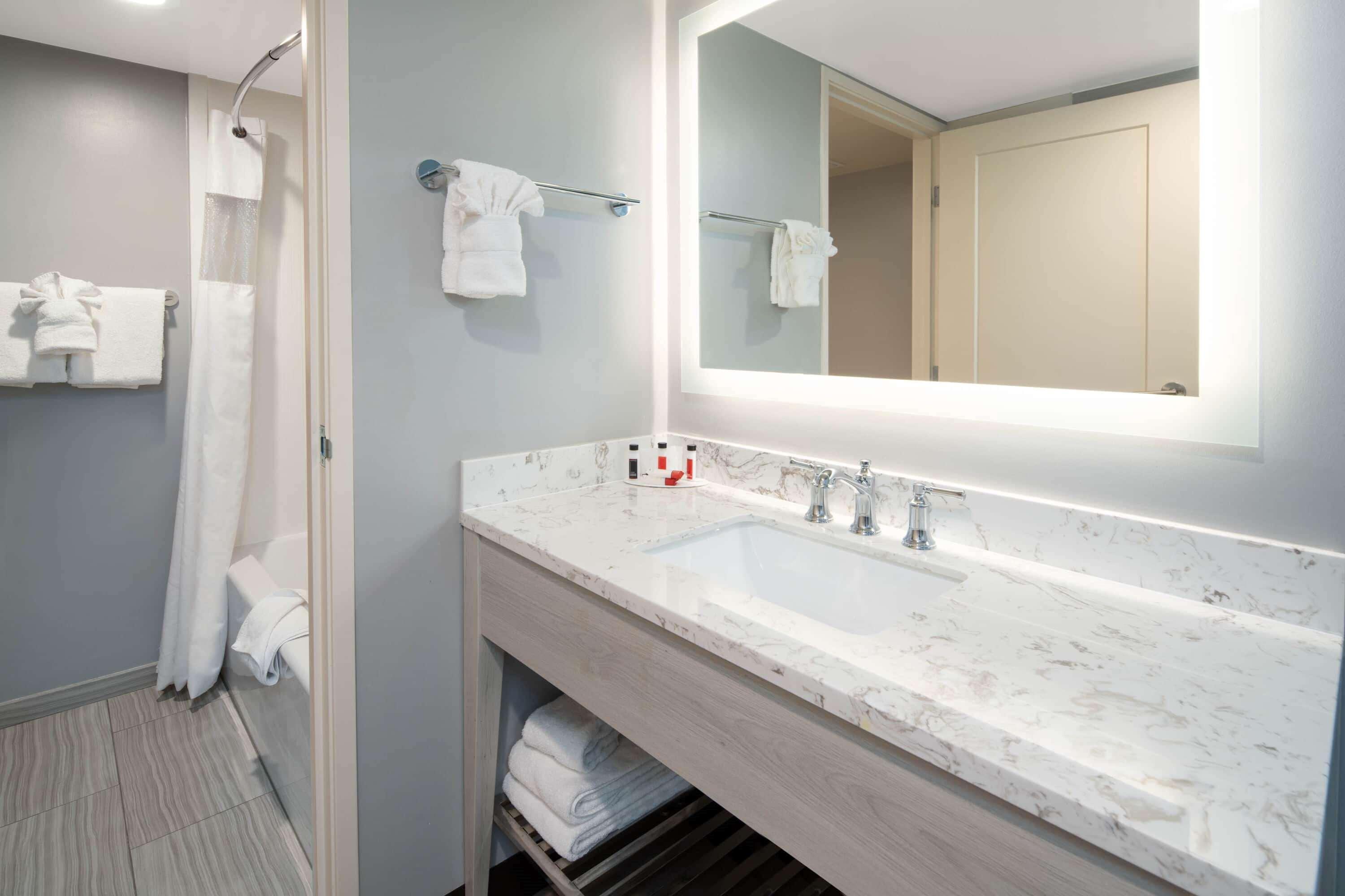 Ramada by Wyndham Burbank Airport Hotel Bagian luar foto