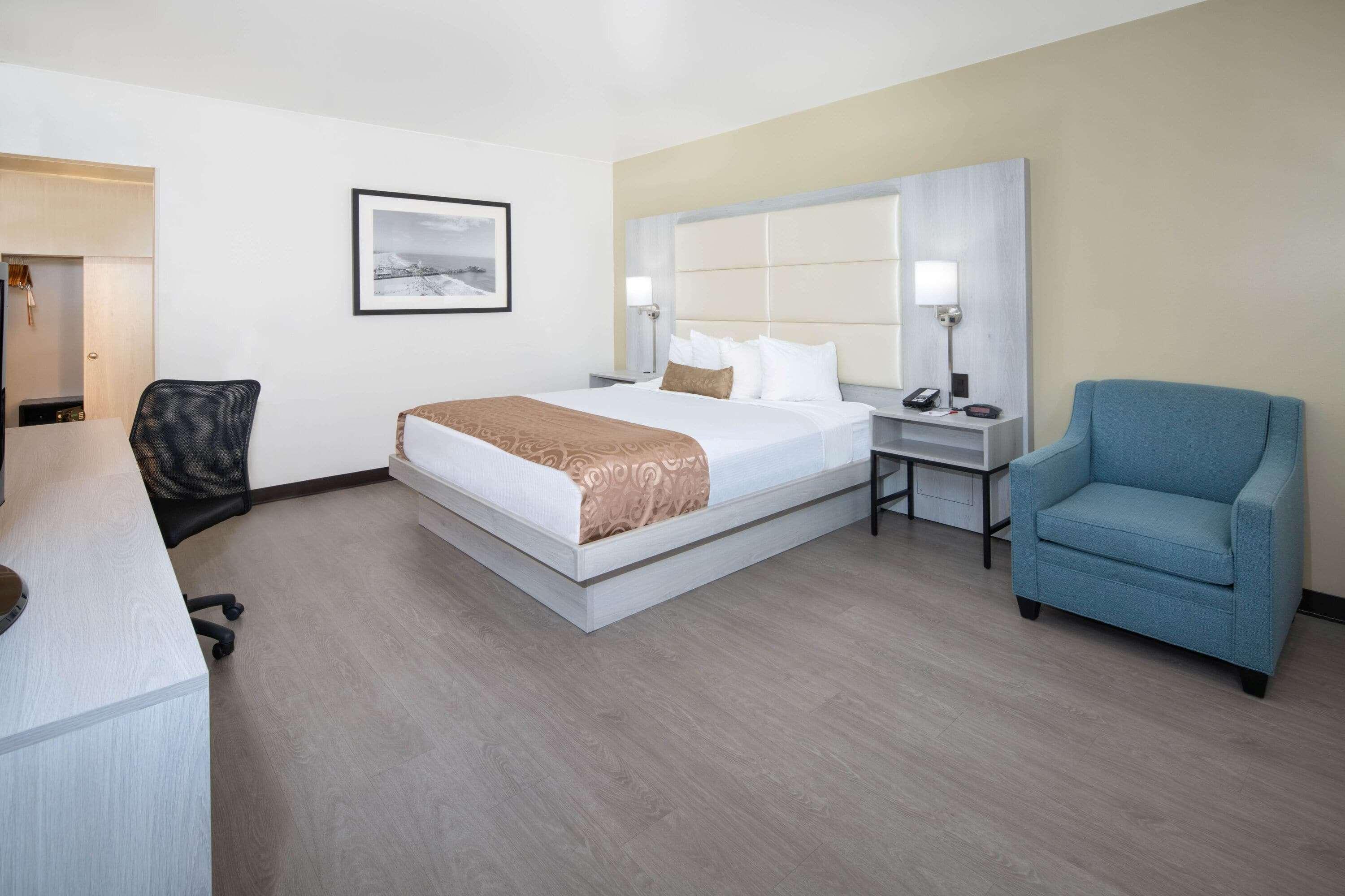 Ramada by Wyndham Burbank Airport Hotel Bagian luar foto