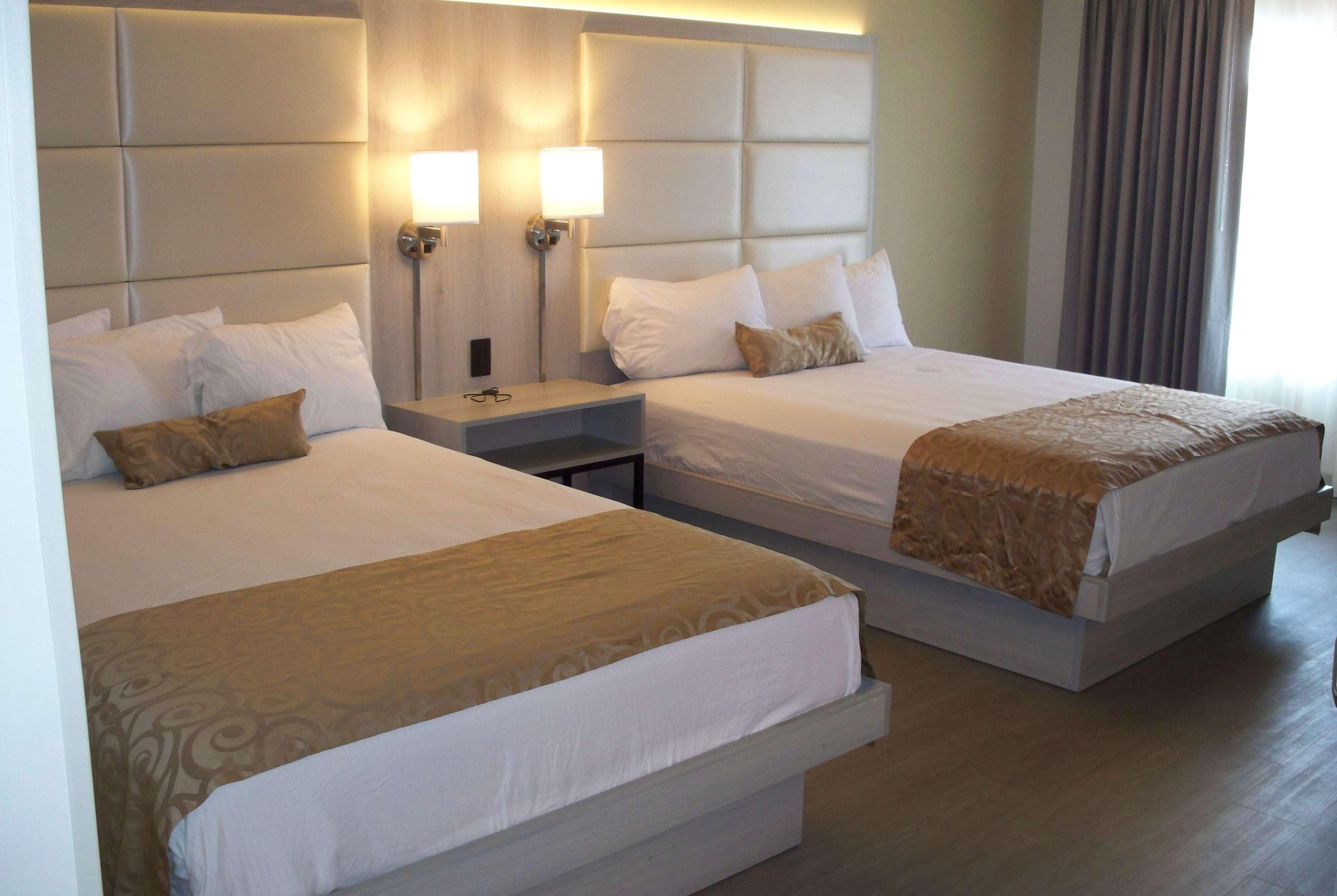 Ramada by Wyndham Burbank Airport Hotel Bagian luar foto