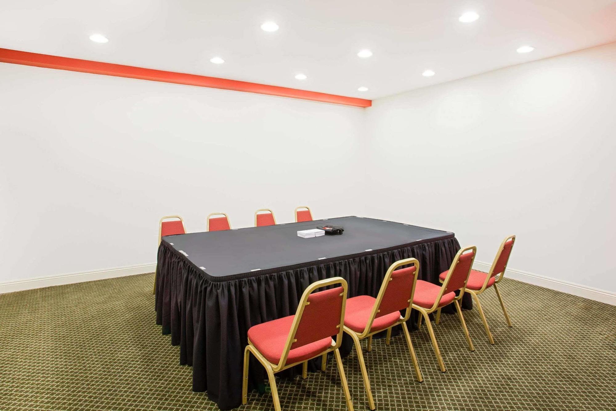 Ramada by Wyndham Burbank Airport Hotel Bagian luar foto