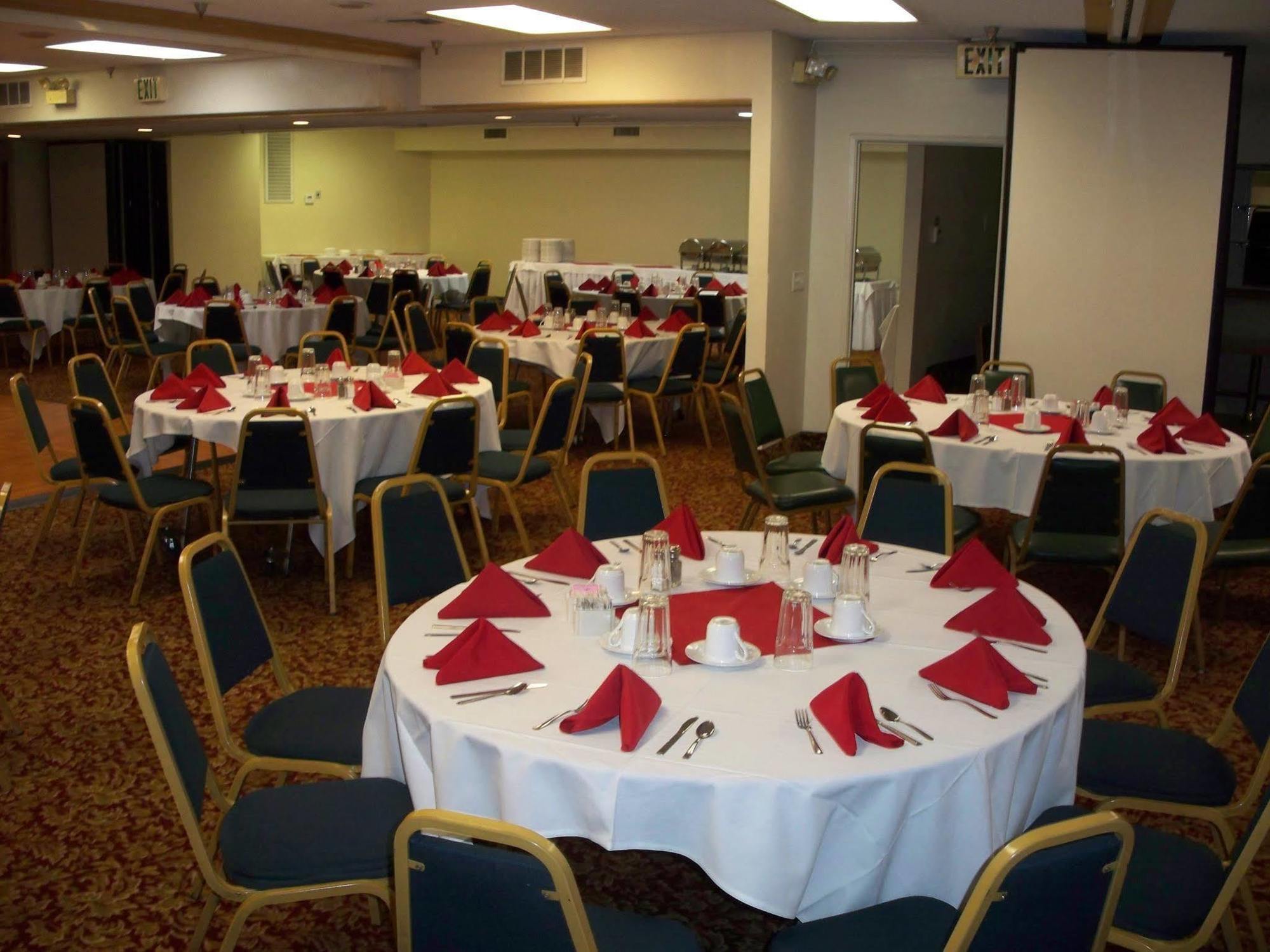 Ramada by Wyndham Burbank Airport Hotel Bagian luar foto