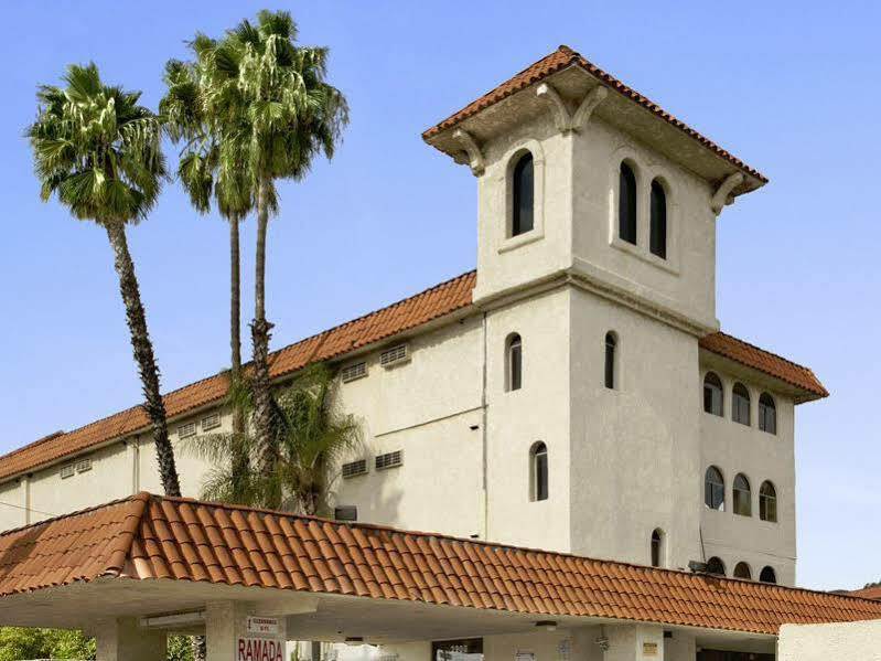 Ramada by Wyndham Burbank Airport Hotel Bagian luar foto