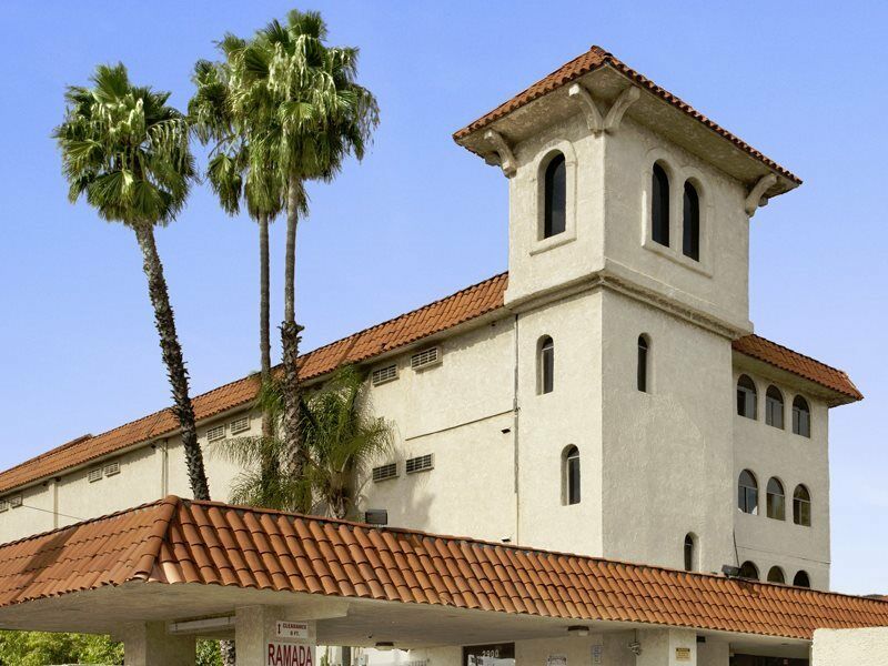 Ramada by Wyndham Burbank Airport Hotel Bagian luar foto