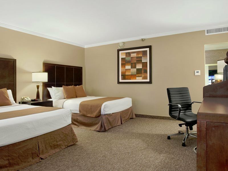 Ramada by Wyndham Burbank Airport Hotel Bagian luar foto