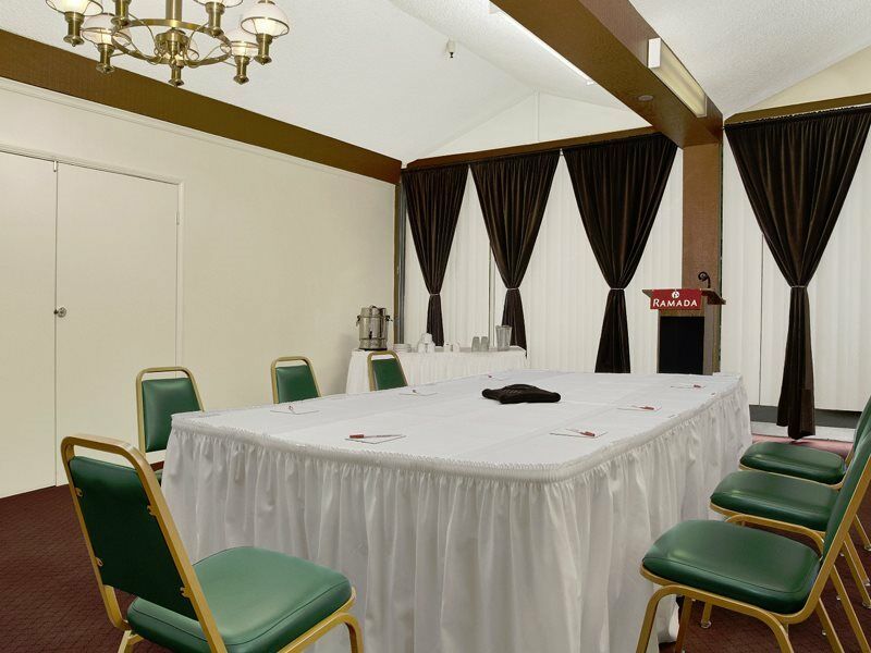 Ramada by Wyndham Burbank Airport Hotel Bagian luar foto