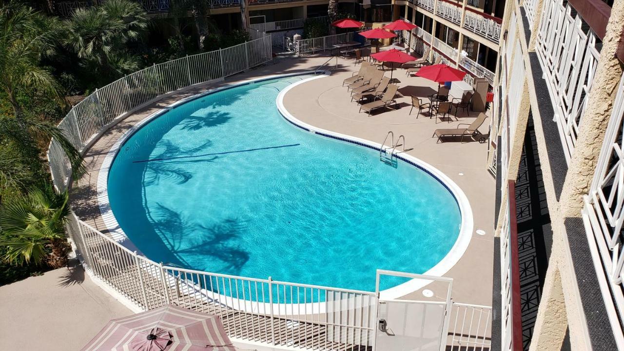 Ramada by Wyndham Burbank Airport Hotel Bagian luar foto